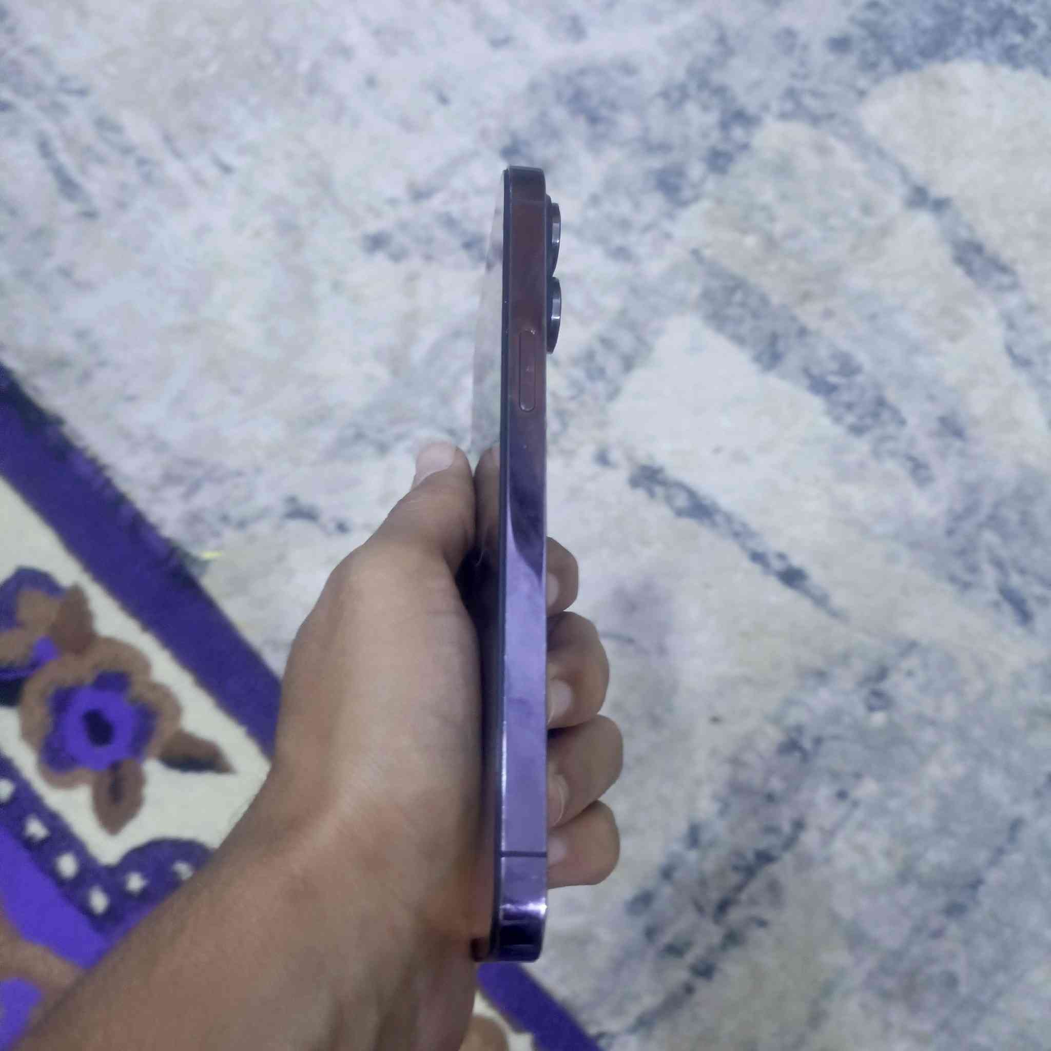 السلام عليكم للبيع ١٤ برو ماكس
مسبدل شاشه اضبط نوع سعرها ١٨٠ الف مو تفصيخ جينج 
وعدسة كامرة ذ٢٥٦ جهاز كلة شغال فيس ايدي شرق اوسط 
سعره ٥٧٥ وبي مجال بسيط للشراي مكاني بغداد
الكرادة 
***********
