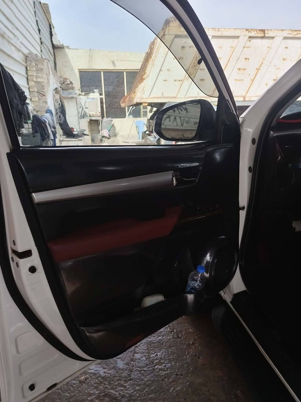 سلام عليكم للبيع هايلوكس
موديل 2020ماشيه168رقم انكليزي بسمي 
تدفه تبريد قطعتين كفاله عامه عده الباب خلف السايق صبغ 
للستفسار الاتصال على الرقم ***********
