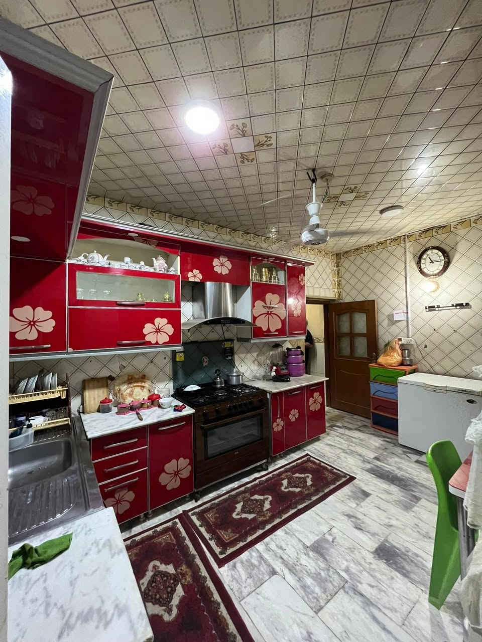 🏘️دار رگــــــن علـــــــىٰ ساحـــــــة للأيجــــــــــار 
فـٓــــي حـــــــي الطيـــــــارة قـــــٰـرب آســـــواق مريومــــة
قـــــٰـرب د. آبــــو العيـــــون سابقــــاً 
________________
المساحــــــة // 150م رگن #طابـــو #مــــلك #صــــرف
الواجهــــــــــة // 8م
النـــــــــــــــــزال // 18.8م
________________
🏗️🧱#الطابــــــــــــــق #الأرضـــــــــــــي
غرفــــــــــة وصالــــــــــة وهـــــــــــــول ومطبــــــــــخ ومجمــــــــــع صحيــــــــات وگـــــــــراج ومنـــــــــــور دور ...
🏗️🧱#الطابــــــــــــــق #الثانــــــــــــــــي 
غرفتيـــــــــــن وهـــــــــــــول ...
________________💲
قيمـــــــــة الأيجــــــــار 550 آلــــــــف نهائـــــــــي
________________💲

#مكتـــــــــب
                  🏘️أمــــــــلاك بابــــــــل للعقـــــــار🏘️
#الكائـــــــــن
    شارع_الكرامة_قرب_الضريبة_مقابل_التخطيط_العمراني
         ***********📞☎️📞***********
__________________________________________________
