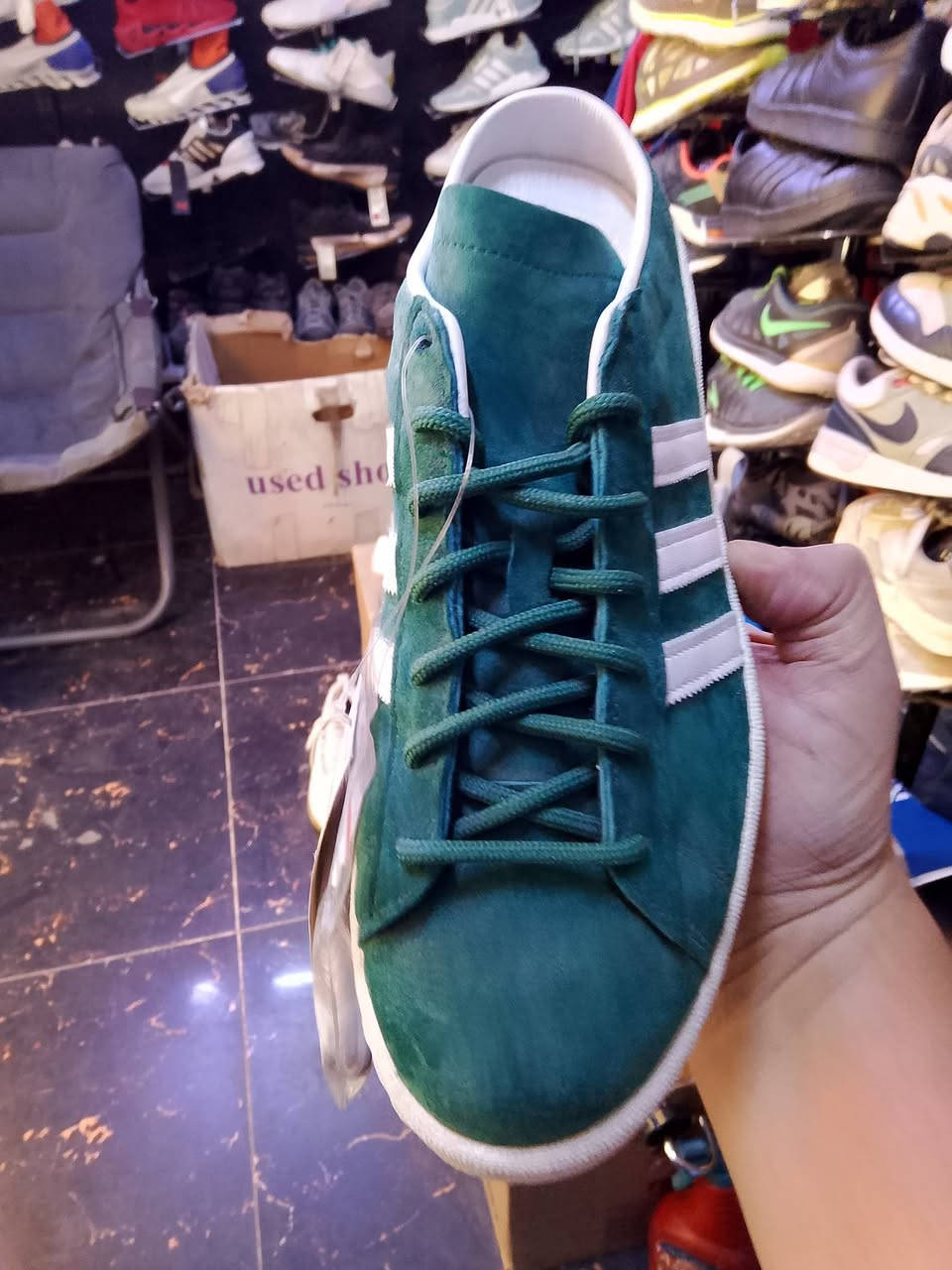 ADIDAS 
CAMPUS 80s MULE..
siaz..42.2/3
27cm.viatnam
ORIGINAL.. SAMPLE 
جديد وكاله غير مستخدم ..حفاية
للحجز والاستفسار راسلنا واتس اب وماسنجر عله الرقم الموجود ***********ابو ايمن
توجد خدمة توصيل كل المحافظات
