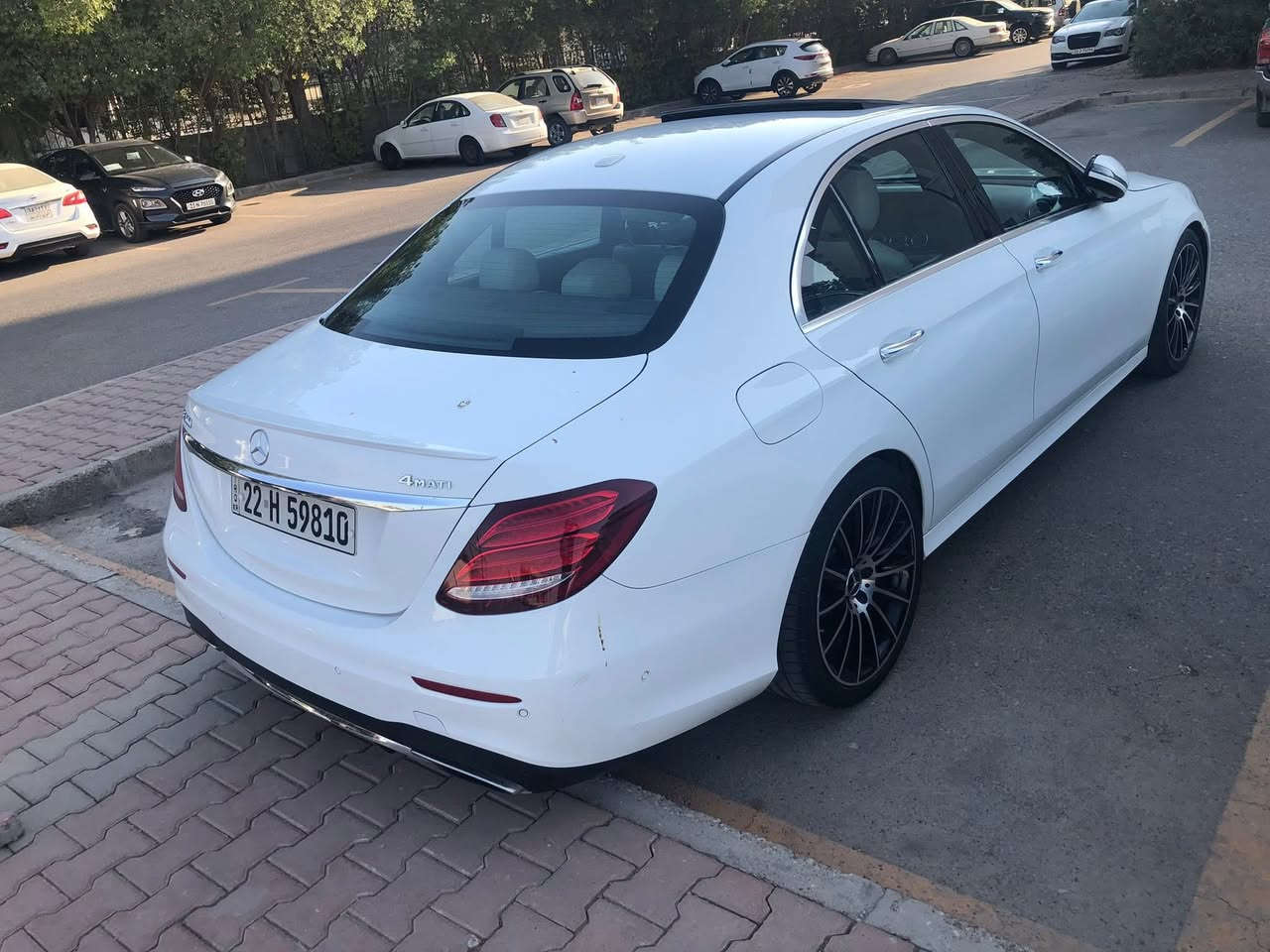 سلام عليكم  مرسيدس E300 وارد امريكي  مديل2017 سيارة فول مواصفات صدر جديد نوزل تخم جديد السيارة جاهزة من كلشي مسج صفر السيارة بدون صبخ فقط بنيد مبدل نفس الوان حساس امامي وخلفي خزن ميموري تتفها كشنات  مكاني بغداد حي الجامعة السعر 26  
***********
