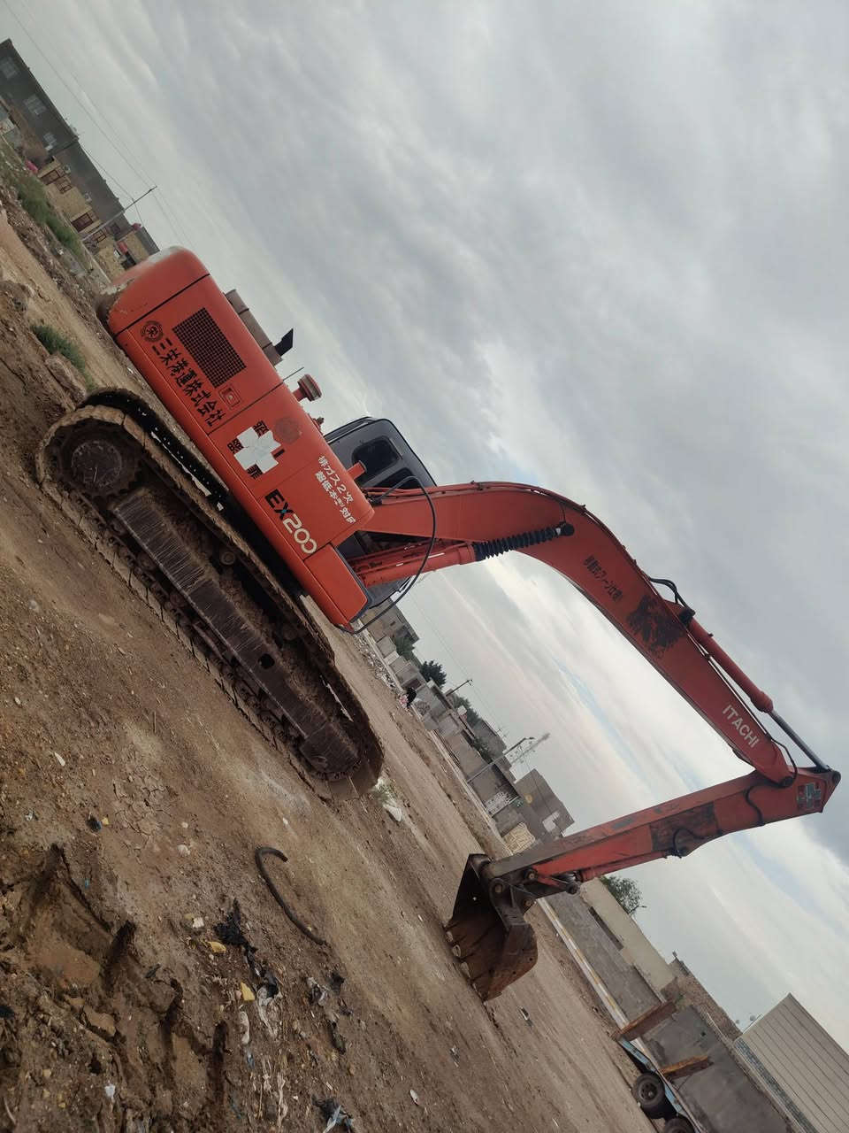 يالله 
سلام عليكم🙋‍♂️ 
حفاره فايف البيع موديل 2000 سنويه ال 30
تحويل ثانيوم✅ مكينه حلوه مرتبه مانقصه برغي🔩 تبريد ويا سويج ابيع عل جبه 12م✅ مصبوغه عام جماليه🧡 جهازه لشغل عنوان كوت الستفسار عل... ‏‪ 0771 112 9637‬‏📞📞
