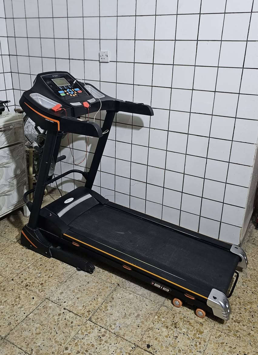 جهاز جري (تردمل) نوع سبورت
✅ يتحمل وزن لحد 120 كيلو
✅ مستعمل ونظيف 
✅ مناسب للبيت 
✅ ماطور قوي وثابت
✅ شاشة عرض للسرعة والمسافة والسعرات واوكس 
الجهاز بحالة جيدة وجاهز للفحص قبل الشراء 👌
اللي مهتم يراسل خاص 📩
السعر 200 الف وقابل للتفاوض للجادين فقط .
واتساب 
***********
