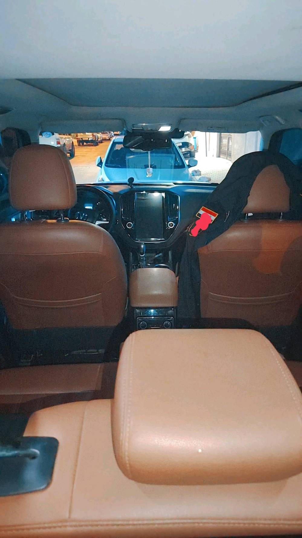 شانجان cs95 2019
مكينه 2000 تيربو

360نيوتن 233 حصان

رقم سلمانيه هزه 2026 باسمي

7 راكب

تبريد 3 قطع ثلج 

مقاعد جلد جوزي 

لايت ابيض لد بلادي عالي ناصي

اوتو هولد نظام التوقف بالازدحام 

زر للتحكم بمستوى اللايت 

كراسي امامي كهرباء 

شاشه تسلا حجم كبير بلاديه 

تراكشن مانع انزلاق

Abs

حساسات امامي خلفي

كامره خلفيه

مري شفط وهيتر

تحكم مري ماوس

بانوراما

ويل كب كروم

كرور سرعه 

4 انضمه قياده

Sport

Comfort

Snow

Eco

كير اي تي 6 نمر 

صندوق كهرباء 

سايد بريك كهرباء

جاماتهة كلهن اوتو 

السياره صدرهة جديد 

وجامه اماميه جديده 

تخم دسكات 
 ماشيه سياره 121
مكفولة من ضربة وصبغ

سياره خير من الله استعمال قليل 
مكان السيارة
بغداد
147 بيهة مجال 
للتواصل ***********