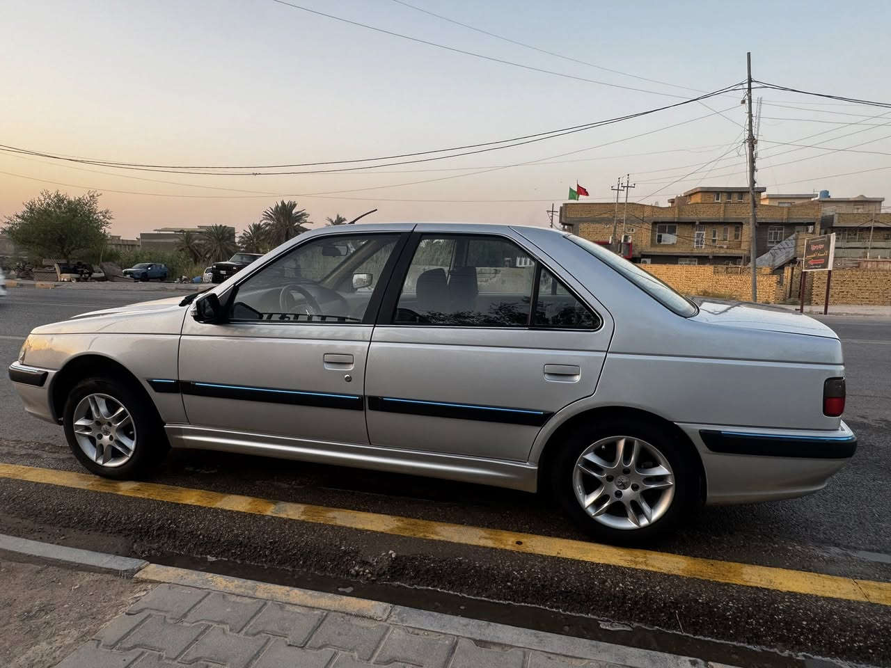 بيجو بارص 23 حره مكفوله ماشيه 84 السياره جديده عارضهه 76 للاتصال *********** مكان السياره واسط مركز المدينه
