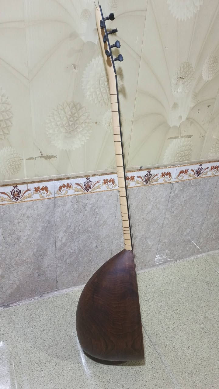 سلام عليكم ساز زند طويل بلاغلما  22 مقام للبيع نضيف وياج ملحقات ويا جنطة سوده اخذته 400 بي مجال لشراي تواصل واتساب ***********
