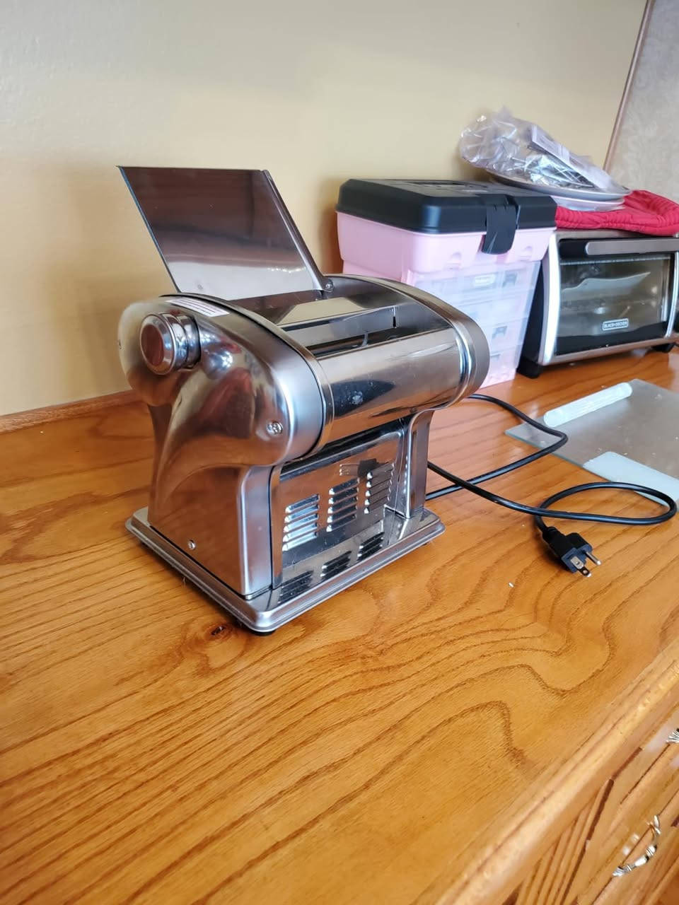 ✨ ماكينة فرد العجين ✨
سهّلي شغلك بالمطبخ وخلي عجينج يطلع مرتب واحترافي 🍝

✔️ مناسبة للمعجنات والباستا
✔️ تحكم بدرجة السماكة
✔️ معدن قوي وسهلة الاستخدام

🔥 السعر فقط 25 ألف 🔥
🎁 عرض خاص لفترة محدودة

📩 للحجز راسلونا خاص
🚚 توصيل لكل المحافظات


**إذا كنت صاحب هذا الإعلان وتريد حذفه لأي سبب، رجاءا أرسل رسالة إلى الدعم الفني**