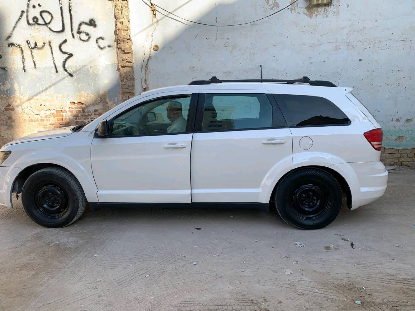 
السيارة بيها عيوب أو مشاكل ممكن تذكرها؟: 
حداديه + سنويه صاقطه+ غسل داخلي محتاجه
كم موديل السيارة بالتحديد؟: 
٢٠١٠
أين موقعك بالتحديد لتسليم السيارة؟: 
نجف
هل سعر السيارة قابل للنقاش، أو هو السعر النهائي؟: 
قابل للنقاش