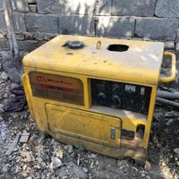 مولدات كامة ثنين وحدة كاتم ولحمرة مفتوح الحمرة شغالة ولكاتم عطلانة مكا...