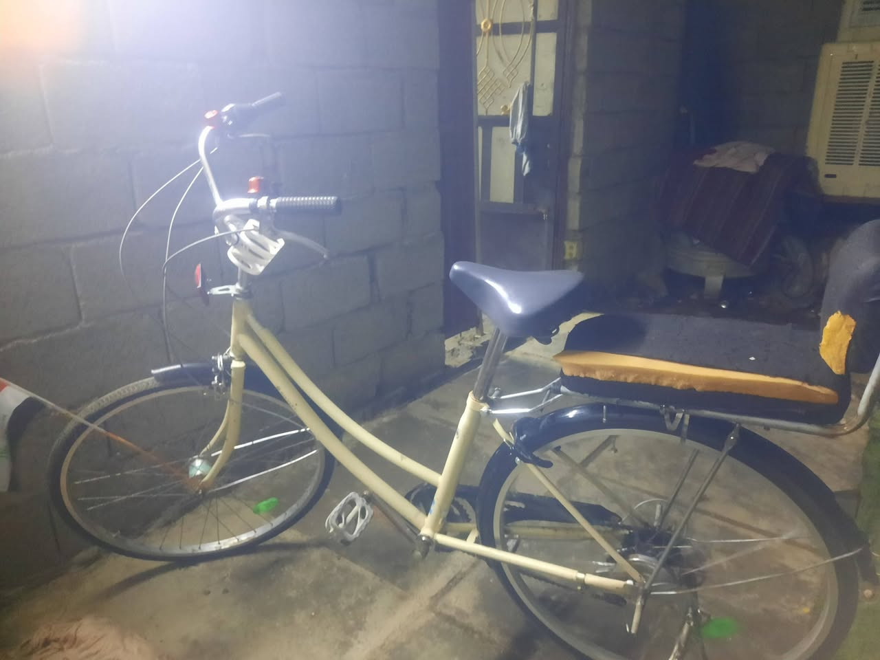 بايسكل بناتاتي البيع مكان بوب الشام يم القوس 
السعر 80وبي مجال 
***********
