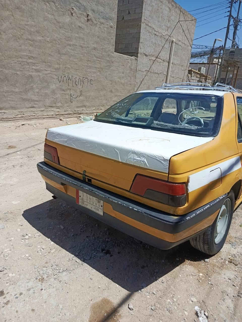مكلف بلنشر سلام عليكم بيجو 405 مكفوله السياره كلشي ماعايز كير ومكينه وحداديه جديده مابيه شي ملسق وسنويه كامل راعيه موجود بس ماندله السعر 14 وبيه مجال عنوانه النجف رقم ***********
