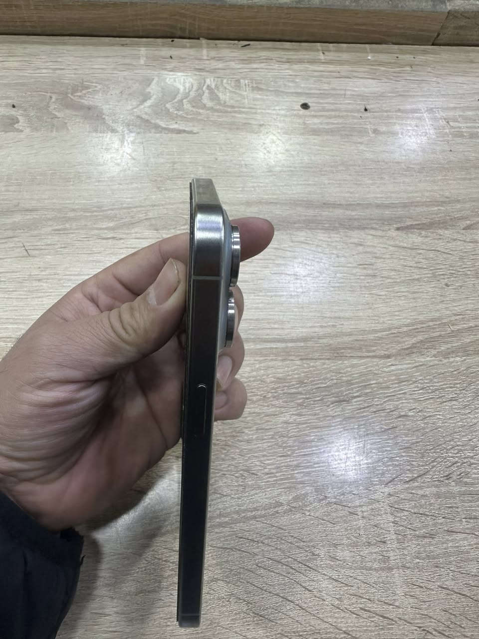 ايفون 15 برو ماكس تيتانيوم ذاكرة 256 بطارية 89ماستر شرق اوسط مكفول من الشخط وزلق وتر بروف كامل الملحقات مع كفر اصلي ولاسق حماية وحماية كامرات السعر قفل 1050 الف الجهاز تضافتة 100‎%‎ العنوان بغداد الدورة 
***********
