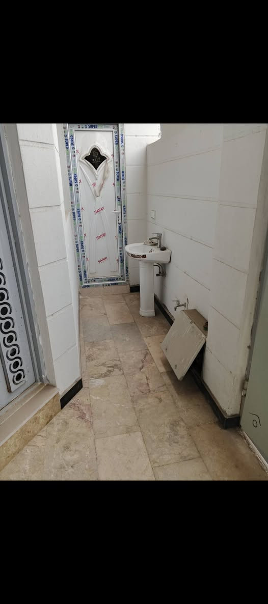 للبيع..بيت 100متر طابقين كربلاء خلف الفيزا التركيه حولي ابو مهدي المهندس 
طابو زراعي سند 25 قرار محكمة 
3 غرف نوم صاله واستقبال ومطبخ صحيات عدد3 
جديد بناء 24
للإستفسار 
***********
***********
يتوفر واتساب
