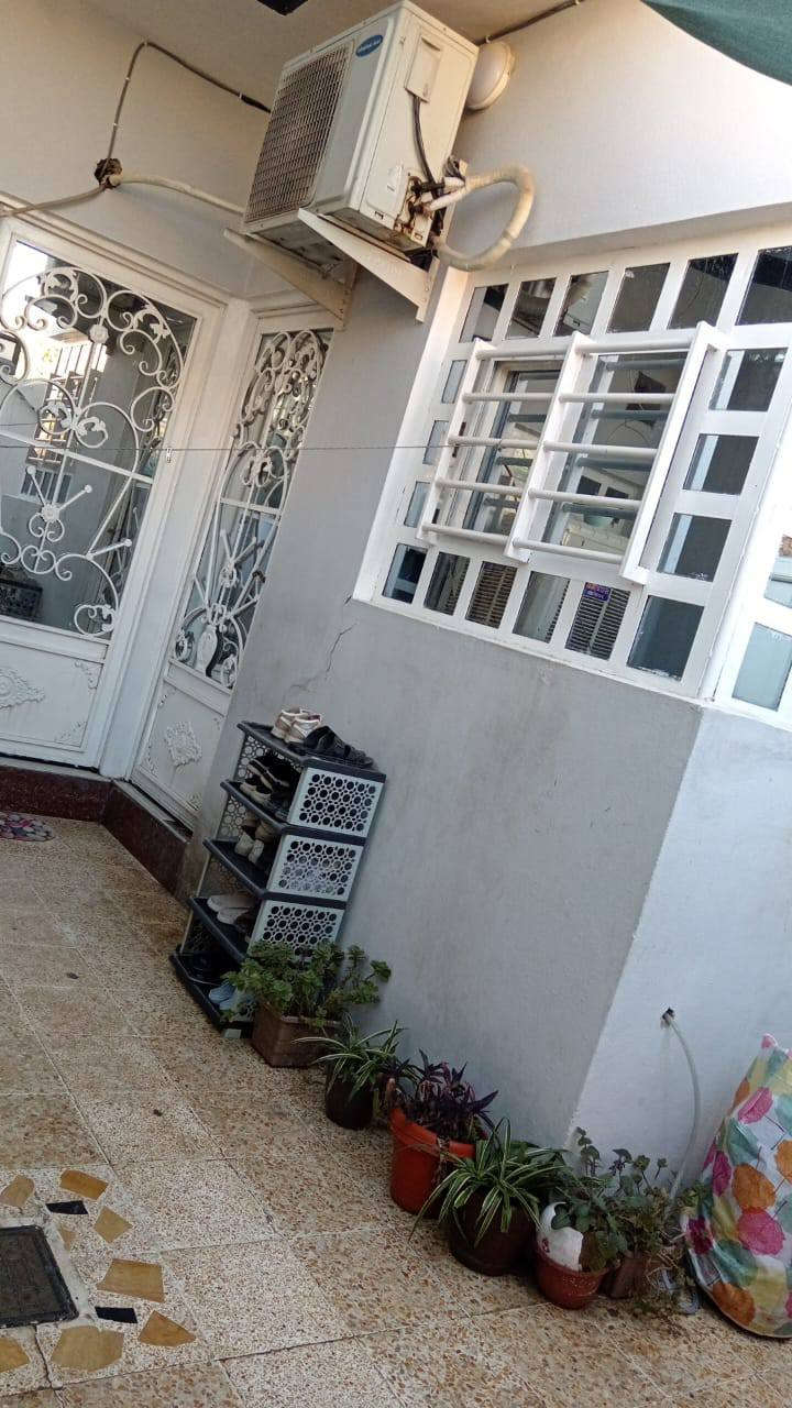 دار للبيع في حي السلام  المساحه 100متر  طابق وغرفه في الطابق الثاني سويت ناقصها ارضيه و سقف ثانوي السعر 90مليون للاستفسار الاتصال على الرقم ‏‪***********‬‏
