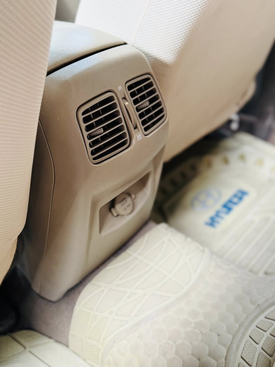 السلام عليكم
للبيع فقط 
هونداي ازيرا 
موديل 2009 
وارد خليجي 
محرك 3300 مكفول 
كير رياضي مكفول 
رقم بغداد بسمي 
سنويه نافذه قبل ايام 
سلايد روڤ جام 
داخل جلد كشنات كهرباء ميموري 
سترين كهرباء 
تحكم ستيرن صوبين 
تبريد بيانو شاشه ايباد 
كامره دواره 
حساس خلفي 
جام كهرباء 
مرايات كهرباء 
مع اشاره مري
تخم تاير جديد تركي 
باتري جديد 
حادثه جاملغ امامي ايمن والبنيد بدون شواصي الجاملغ الخلفي الايمن سطحيه 
بيه قطع صبغ ابيع حزام 
مكاني نجف 
السعر 90$ 
للاتصال ***********
