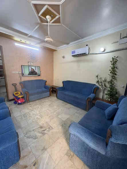 ‏ بيت للبيع في حي البنوك شارع الكنيسة مساحة 40 متر 
الواجهة 4 متر والنزل 10                     
قريب على شارع العام أول بيت داخل الفرع قرب تمتوعة
‏ الطابق الأرضي 
 استقبال ومطبخ وخدمات ومنور 
الطابق الأول
 غرفة كبيرة وغرفة صغيرة للأطفال 
الطابق الثاني 
بيتونه سطح 

 للاستفسار اتصل على الرقم الهاتف ***********
