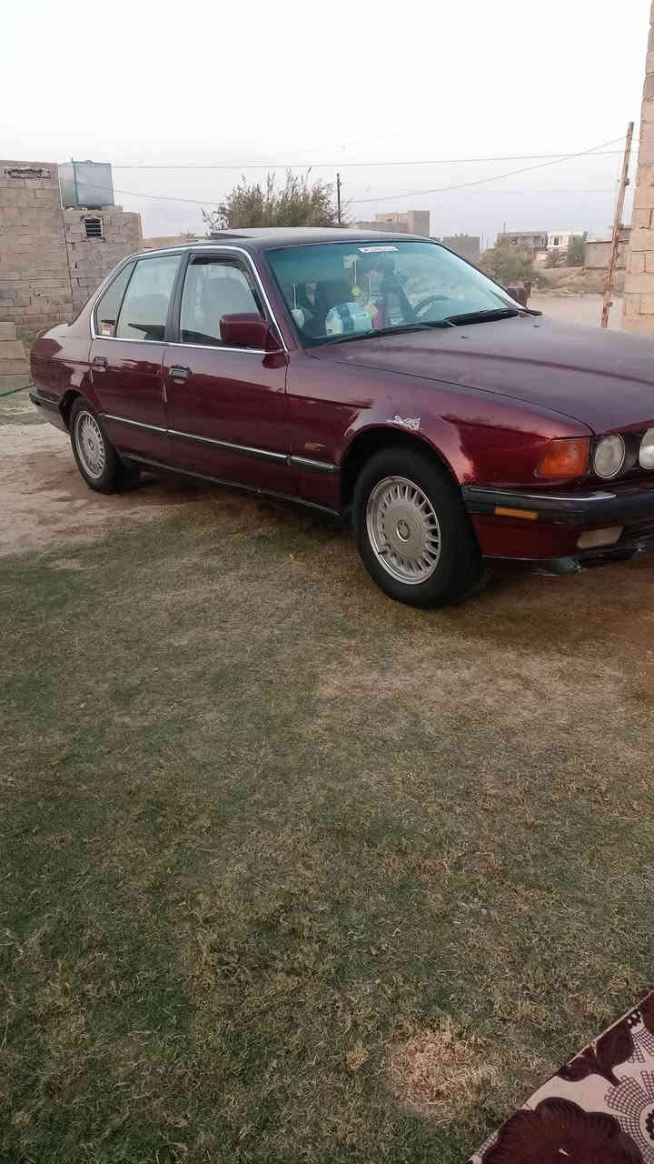 سلام عليكم بي ام موديل ١٩٩٠ سعر ٤٥ وبي مجال محرك وكير فول داخله نضيف ***********
