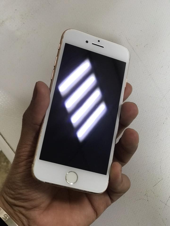 سلام عليكم ايفون 8 العادي بطاريه 100 شرط اصليه نضيف كلش
1 بصمه شغاله
2 هزاز شغال 
3 اتصال تكنيك شغال 
4 كامرات صوت شغال كله شغال 
سعر ((((((85))))))) وبي مجال 
*********** مكاني بغداد بسمايه
