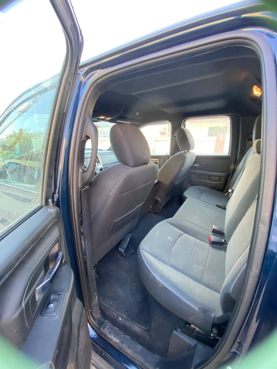 السلام عليكم اعادة النشر بسبب الوعود الكاذبة رام كلاسيك 2023 SLT 1500 مكينة 3.6 V6 VVT سنوية وهزة جديد سيارة مابيهة نقص منظومة بانزين جديدة وبلادية حدادية سيارة جديدة حادث السيارة بالمنشور ماشية 40الف السعر 220وبي مجال 
***********
