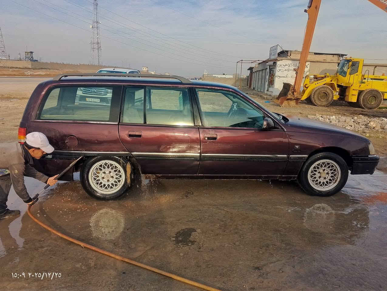 السلام عليكم  اخوان سياره  وميكه حجم 26 كير محرك شرط جديد.   سياره حلوه سنويه بيضه بيها واجها  شرط. تحويل سياره جاهزه  سعر 12بيها مجال. عليها  غرامه100ينزل من سعرها *********** عنوان. الكسك
