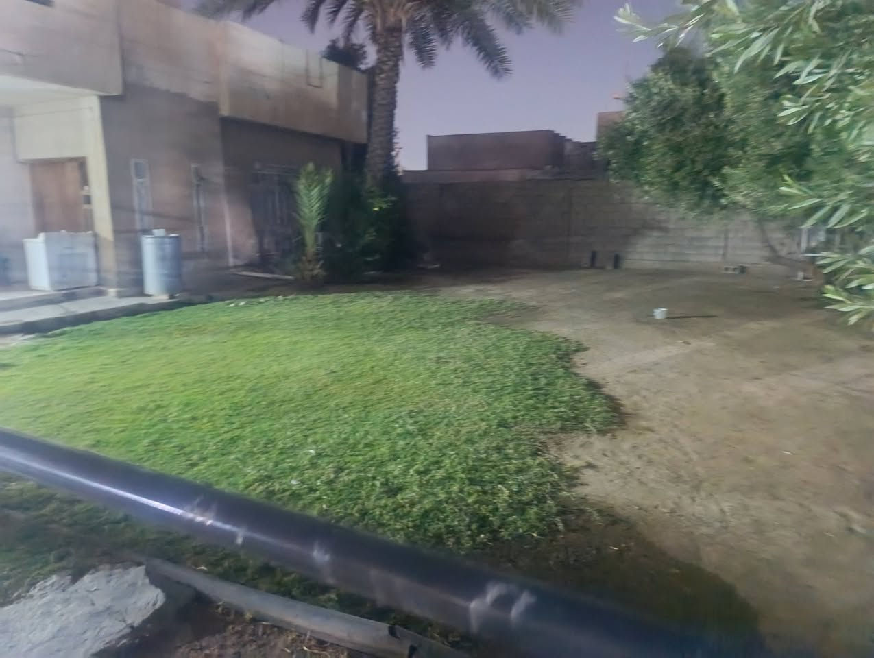 بيت للبيع مساحه 610 متر قاطين عنوان منطقه الحديدين قرب غرفه تجاره كركوك خلف مدرسه الوطن للسعر والإستفسار اتصل بالرقم ***********
