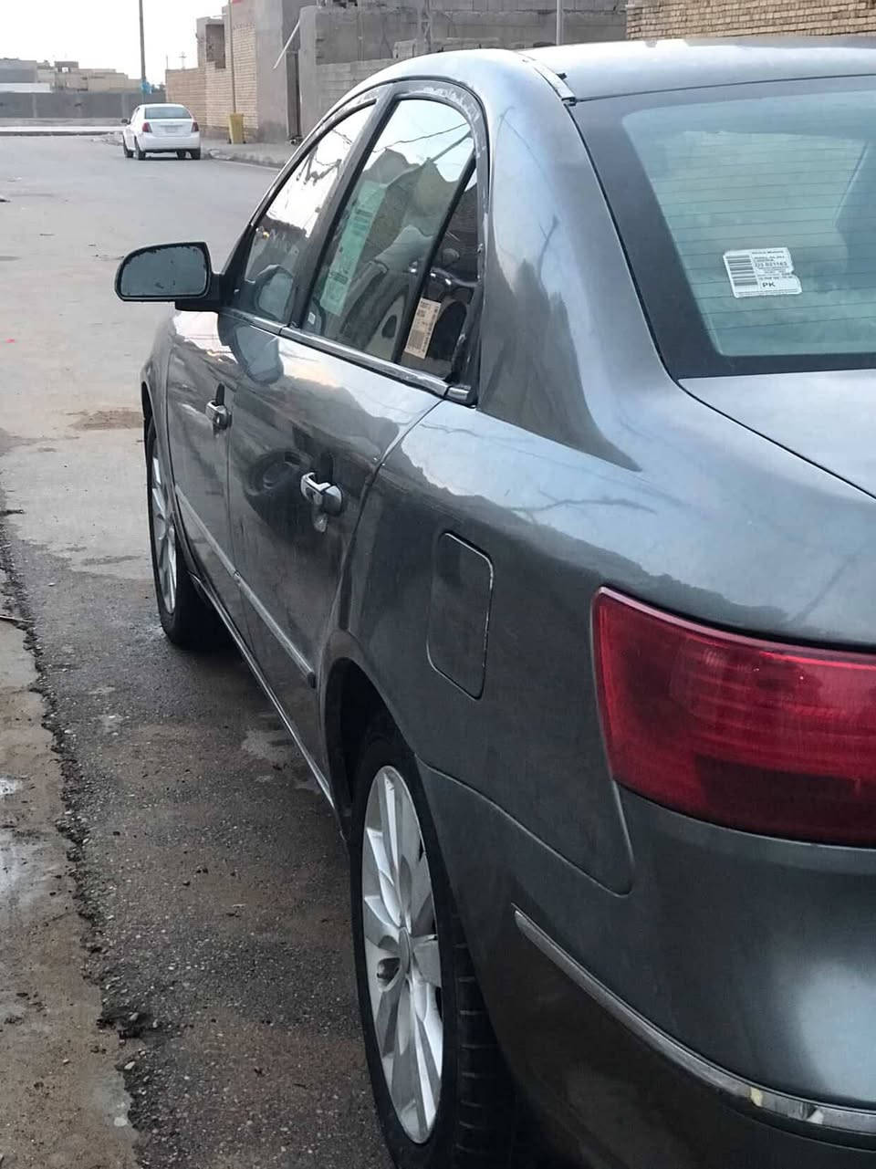 بسم لله الرحمنٰ الرحيم
السلام عليكم 
سوناتا 2009
لمتدد
فول موصفات 
فتحه طكتين
كشن كهرباء
مثبت سرعه
تحكم ستيرن 
تدفئه كشنات اماميه
تبريد ثلج
مكينه 3300
رقم بغداد باسمي انكليزي
سنويه 27
وارد امريكي بدون دواخل مكفوله
مصبوغه عام اثر جراد وتكشير 
مكينه بيها خيط بخار 
ترايل للبصره وشرط 200
بيها نواقص قليله جداً
السعر 83 وبيها مجال
العنوان/ واسط طريق بغداد كوت ناحية (تاج الدين) 
للاسفسار/***********
