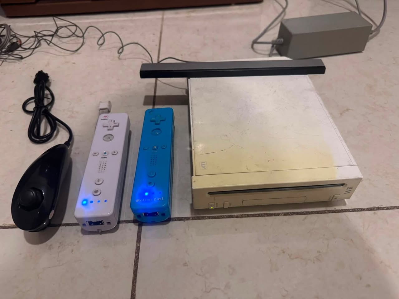 نينتيندو وي wii للبيع
للبيع شغال طبيعي ما اعزف اذا مهكر او لا بس اعتبره ما مهكر 
ملحقاته الاصليه موجوده 
كامره و جوستكات اثنين و كير و محوله الاصليه وكيبل شاشه اصلي
اعتقد رجن اوربي او امريكي لان لغه انكليزي 
السعر 45 الف 
مكاني بغداد الزعفرانيه ما عندي توصيل 
التواصل خاص او واتساب 
***********
