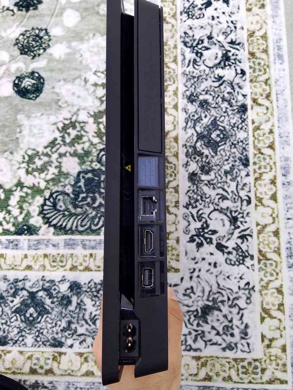 السلام عليكم 
جهاز PS4 للبيع 
سلم أولاين ذاكرة 500 نظام 13.50 أخر اصدار 
جهاز لوك أستيكر جديد لا مفتوح ولا داخل مصلح 
مع جوستك عدد 2 وحد أحترافي 
مع قرص GTA 
مع  يوبي اس جديد بالكارتون 
داخل الجهاز لعبة efootball
  ولعبة FARCRY6
سعر 250 قفل 
*********** واتساب 
 بغداد مدينة الصدر
