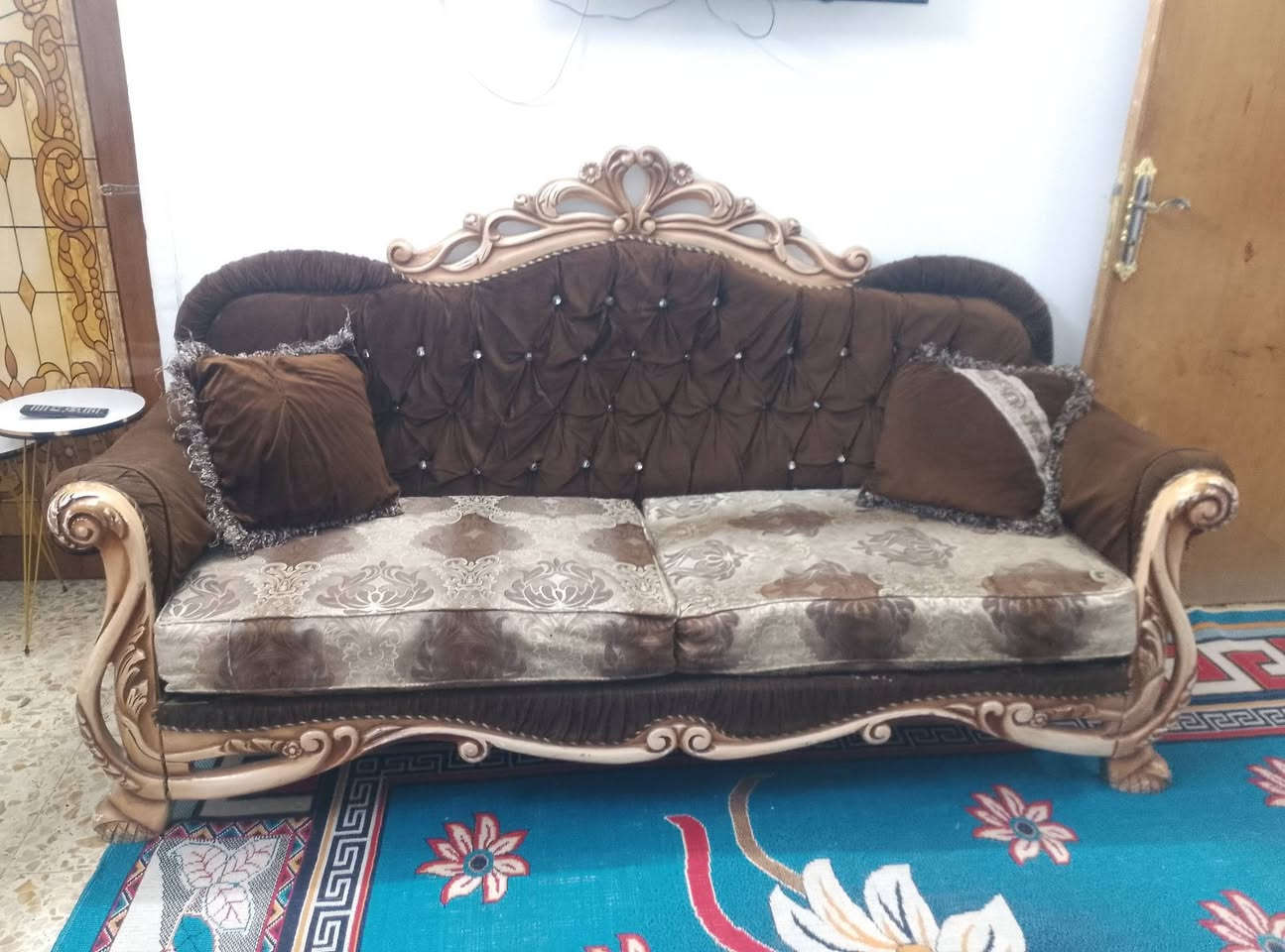 سلام عليكم تخم رأسي للبيع تسكام 9 مقاعد نضيف ب 200 وبيه مجال بسيط الشراي يتصل على الرقم *********** وتساب موجود
