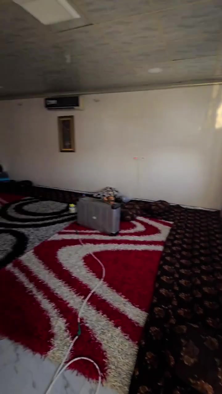 السلام عليكم مزرعه للبيع التفاصيل بالفيديو ادخل وشوف الموقع مقابيل جسر المعارض خلف التانكي للاستفسار ***********
