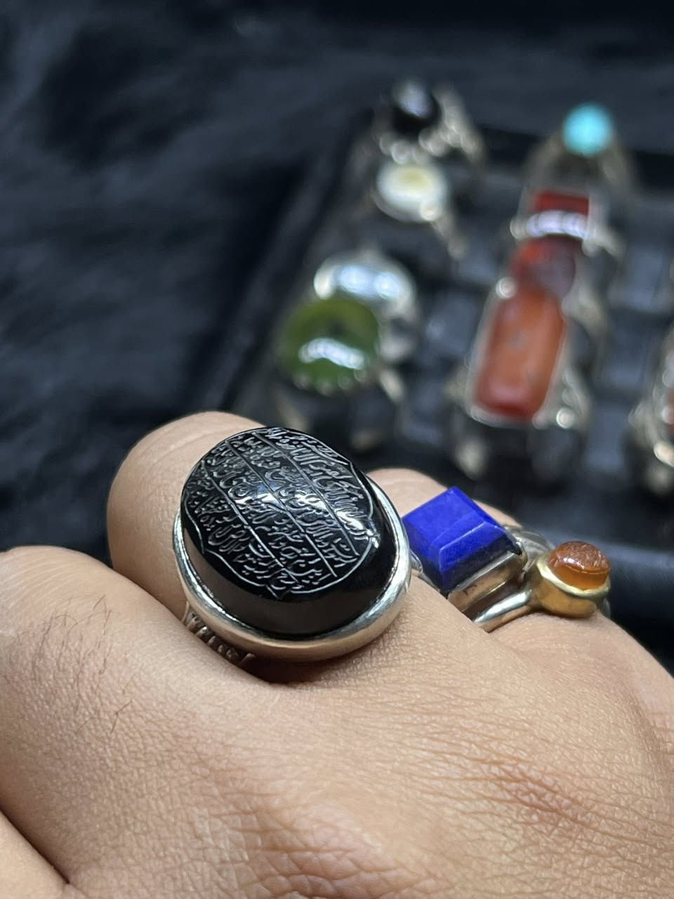 ً
خاتم عقيق يماني شفت العبد 

فضة925

الشراي***********

المكان بغداد حي اور توصيل ماعندي
