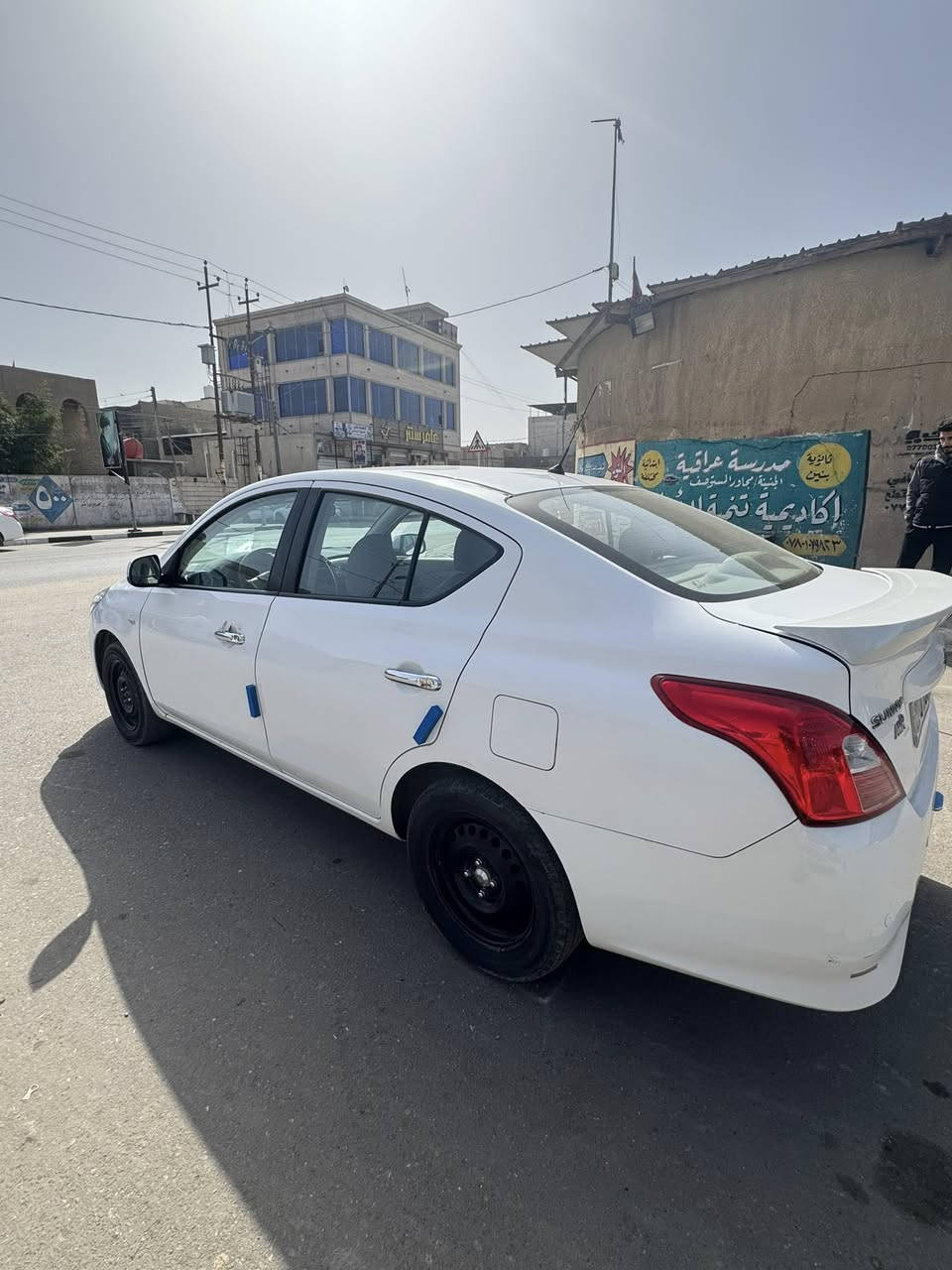 ((نيسان سني هندي مديل 2023  ))
هندي ابو لبليتة زركة 
( رقم أربيل دولي  تحويل وكالة بسم شركة  ) 
🚙(سيارة بيها مدكر خلفي صبغ + طخة ع وضعها بسيط ))
          باقي مكفول كفالة عامة كلش 
((ماشية .20 .كليو متر سيارة جديدة وجاهزة من كلشي جاهزة ))
      ((السعر 116 وبيها مجال ))
     ..واحلى من صور .. بهواي 
..العنوان البصرة المعقل ..
 ..رقم هاتف 📞  ***********
