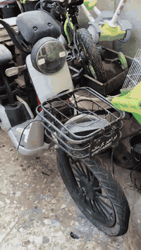 سكوتر كهربائي • بطاريات تحتاج تبديل