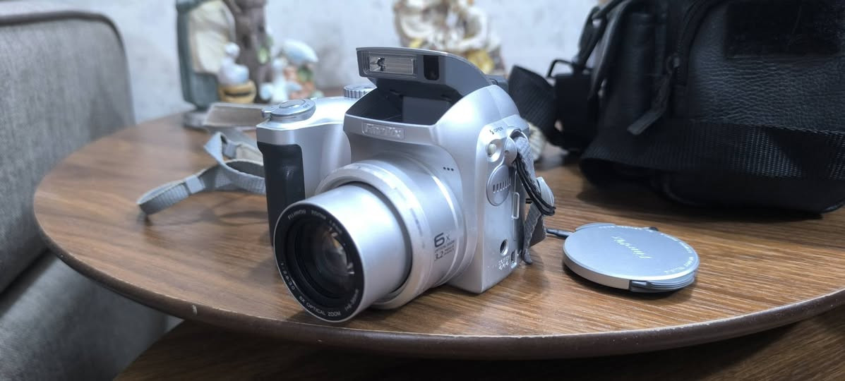 السلام عليكم
كاميرا ديجيتال 
ماركه Fujifilm 
صناعه ياباني 
شغاله 
تاخذ 4 باتري قلم شحن
مع حقيبة و رام 16 ميكا
السعر 50
التوصيل 5 بغداد 6 باقي المحافظات


**إذا كنت صاحب هذا الإعلان وتريد حذفه لأي سبب، رجاءا أرسل رسالة إلى الدعم الفني**