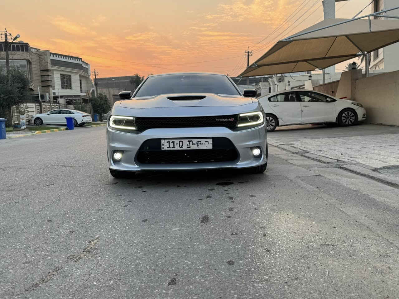 سلام عليكم
دوج جارجر RT بلاك توب فول مواصفات 1/1 
5700 8 سلندر
فتحه ومقاعد كنتاره جلد  دبل حضن وخزن ميموري تدفئه وتبريد مقاعد وستيرن كهرباء رادار امامي وجانبي وخلفي سستم صوت هارمن كارن 
دشبول خلفي نفخ 
ويل 20 تايرات الشركة بعده بيه وجديده
ماشيه 11 الف كيلوا باسمي مكان السياره بغداد حي الجامعه رقم بغداد باسمي 
اني مستوره واني مصلحه تصليح درجه اولى كل غراضه اصليه 
حادثه بنيد وراس الجاملغ وشاصي ايسر مدفوع يعني مابي لا كص مجرد سحب وصبغ بلشاصي 
السياره طالعه من امريكا تشغل وتمشي
نظيفه السياره وجاهزه مابيه اي نقص 
مبرمجه سيفتي يم مصطفى ايكل 
السعر 27500 $ وبيه مجال 
للاتصال. 
***********
