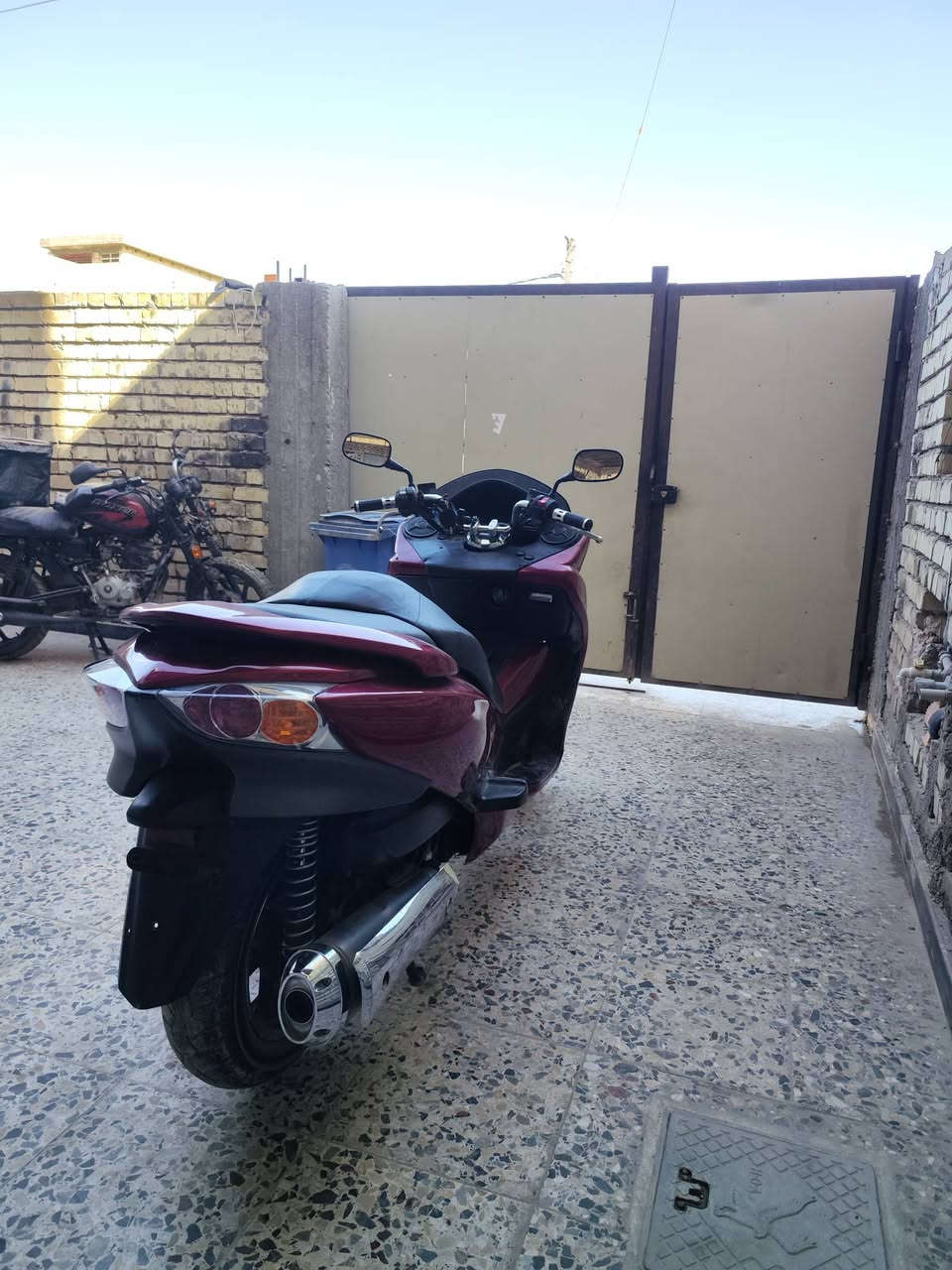 السلام عليكم فورزا صفر 10 مكينة وكير كفالة شرط الفحص
كهربائيات كلها شغال 
دراجة صافية ربع ما ذب عليها 
سعرها 1 و 300 وبيها مجال بسيط 
سكن غزالية 
***********
