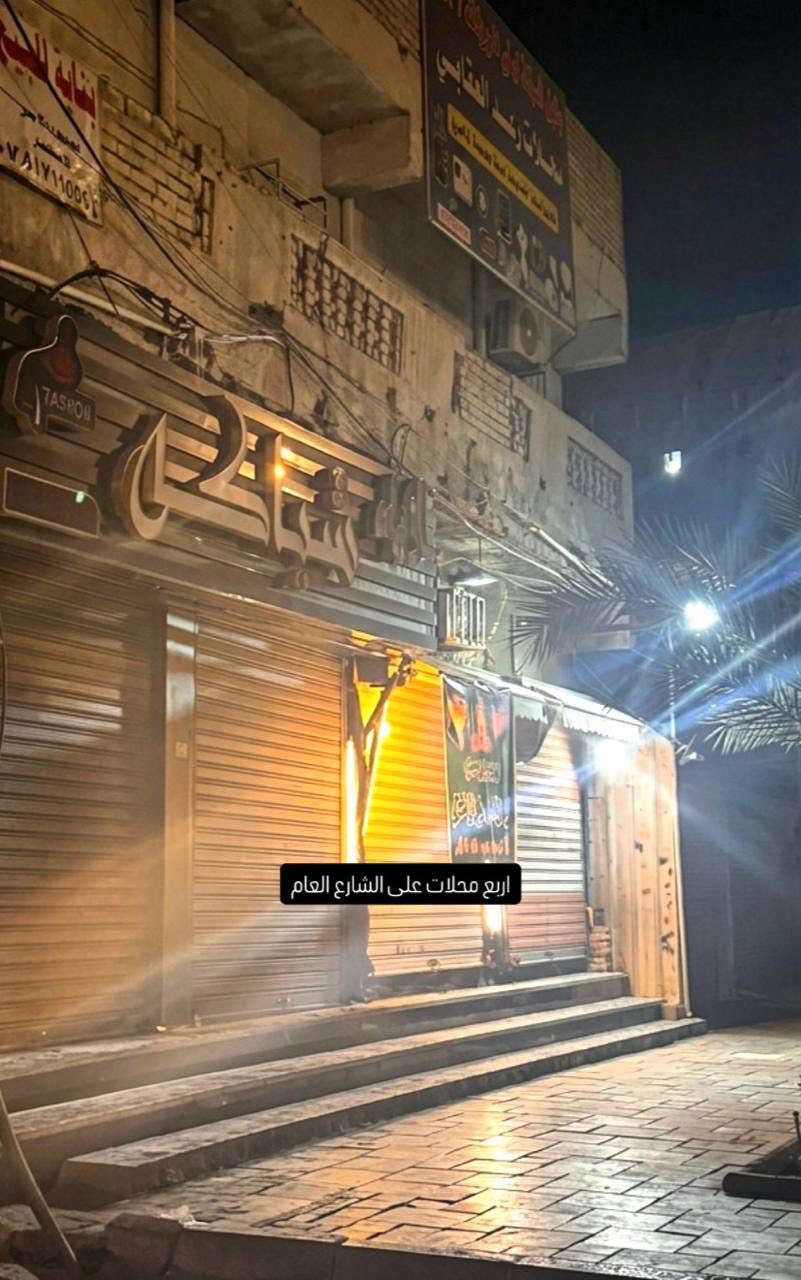 السلام عليكم 

للبيع عمارة سكنية 

📍 الموقع: شارع الفلاح – قطاع 7
مقابل مطعم بركر الجبل
وقرب صيدلية سما الفلاح

مساحة العقار: 200 متر مربع
📍 العمارة ركن بواجهتين
تتكون من:
• 4 محلات تجارية.
• 3 شقق سكنية مستقلة.
• شقة أرضية بمساحة 100 متر مربع.

مميزات العقار:
• موقع حيوي ومطلوب.
• قريب من الأسواق والخدمات والمدارس والصيدليات.
• مناسب للسكن العائلي والاستثمار التجاري.
• يوفر فرصة ممتازة لتحقيق دخل شهري من المحلات والشقق.
• سهولة الوصول والمواصلات.
• عقار نظيف وجاهز للاستغلال المباشر.

📞 للاستفسار والمعاينة:
+964 770 343 2266
السعر والاستفسار يرجى الاتصال
