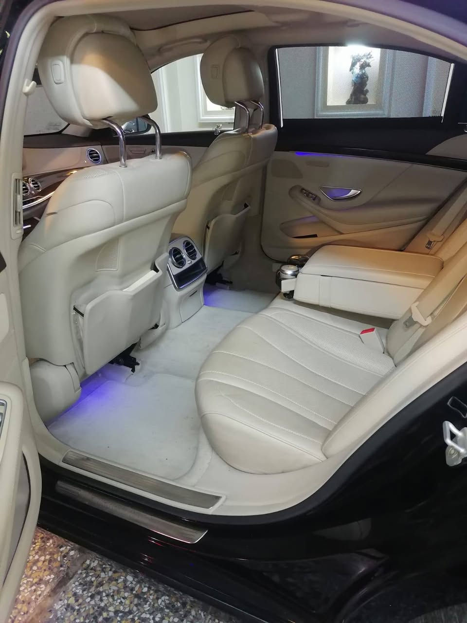 للبيع مرسيدس موديل 2015 رئاسي وارد خليجي نظيفة فووول ماشية 40 الف
الباب الطويل سلايدين بردات فتح وغلق الصندوق بالقدم باب شفط تحكمات ستيرن و خلفية ( الموصفات طلعها بالنت باختصار كل المواصفات بيها )
مكاني الجادرية 
للاستفسار  ***********
