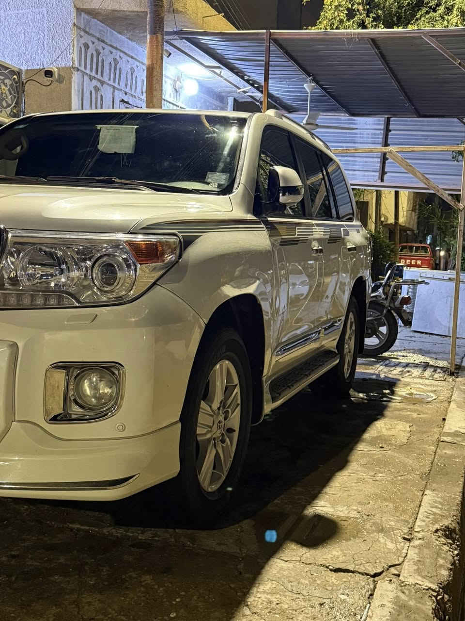 لاندكروز 2014 فول 1على 1 بريم 
ماشيه 125
بيها شبر بلباب الامامي من جوه وشبر بل باب الخلفي  من جوه اثر شخط  والباقي كفاله 
السعر 345 بيها مجال بسيط
لاستفسار ***********
