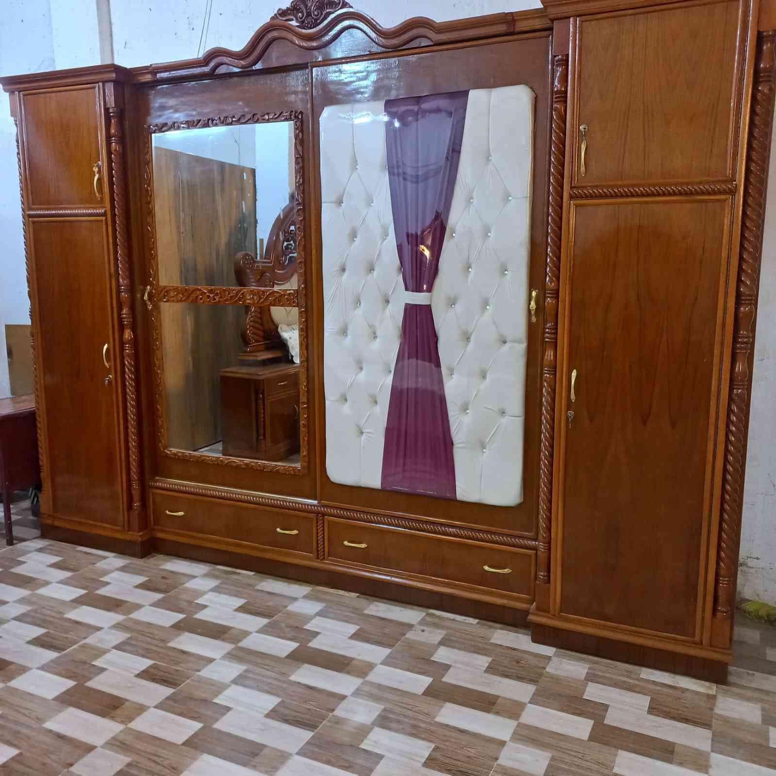 غرفه نوم صاج حطاطه 
خشب ثقيل تكمه مستخدمه قليل 

اخت الجديده 

مكانه خمسه كيلو 

السعر (مليون و350)

للاستفسار خاص. أو اتصل

***********
