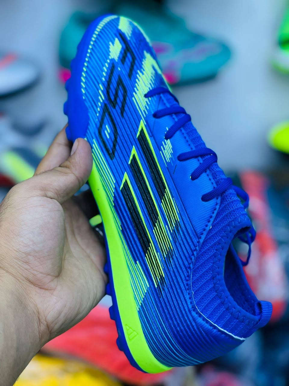 #اثير_للاحذيه_الاوربيه_باله_الجديد
عرض خاص لمده 3 ايام فقط 
لابجين مسي  درجه اولى  سعر 14 الف
لابجين F50  فيتنامي اصلي اديداس  سعر 16 الف 
لابجين اديداس محبب درجه اولى  فيتنامي  سعر 16 الف 
لابجين ريكي  سعر قطعه  13 الف   قطعتين 25 
لابجينات نايك  سعر قطعه  5 الف فقط 
موجود كافه الالوان والقياسات 
ادريس  شورت وبدي ريال مدريد شركه اديداس سعر 9 الف 
طوبات دوري ابطال  خياط باكستاني سعر 12 الف
العنوان / حبانيه سيسي سوق العصري مجاور قاعه البوريشه
هـ/ ***********
