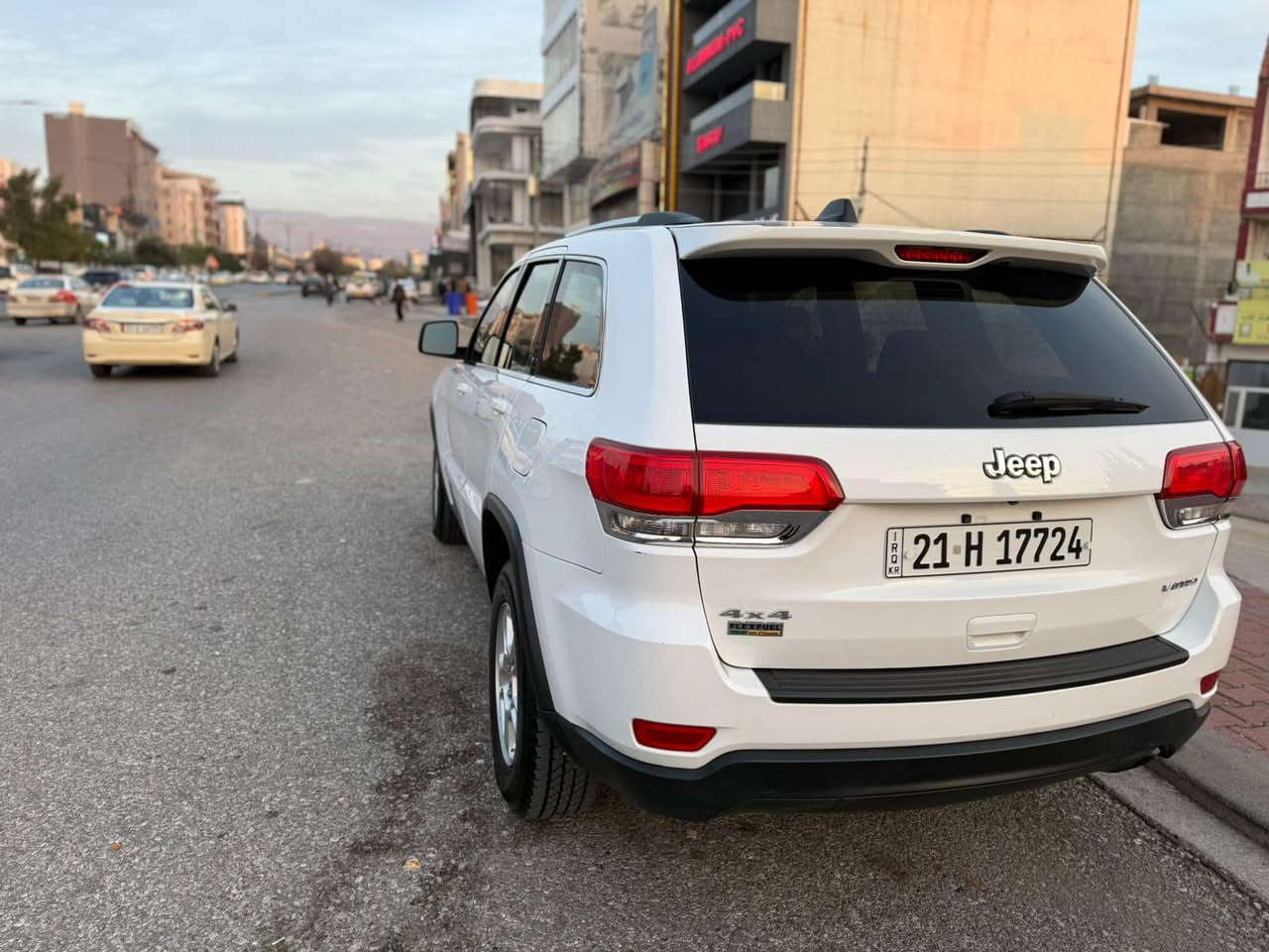 جيب لاريدو موديل 2015 كلين تايتل
لون ابيض 
دفع رباعي ونص مواصفات 
بدون صبغ وبارد 
ماشي 164
تايرات جديده
سنوية باسمي
السعر 225$
للاستفسار :***********
