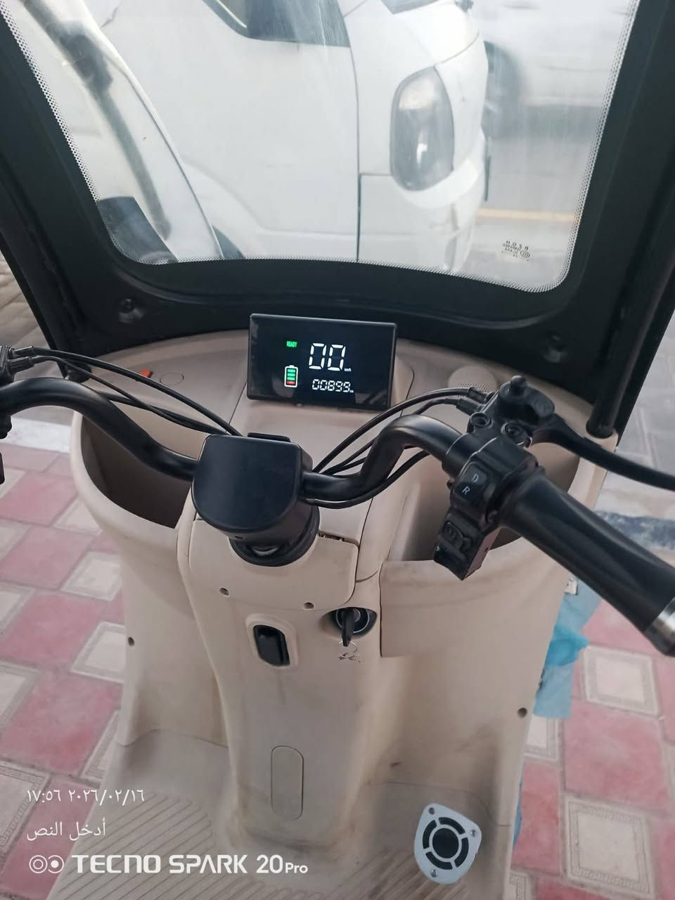 العنوان: لُقطة للبيع.. دراجة شحن (3 تواير) نظافة توب وبسعر مناسب! 🔋⚡
المواصفات والمميزات:
✅ ثبات وأمان: 3 تواير (متوازن وما توگع)، جداً مريحة وعملية.
✅ تحكم كامل: تحتوي على جير (بگ) للرجوع للخلف بكل سهولة.
✅ اقتصادية ومريحة: شحن كهرباء (انسا البنزين والدهن)، ومزودة بكرسي عريض ومريح وسلة أغراض.
✅ كاملة مكملة: الشاحنة الأصلية وياها، والإنارة والإشارات والهورن كلها شغالة 100%.

الحالة: الدراجة نظيفة جداً واستخدامها حشيم، وجاهزة للشغل والتنقل فوراً.

💰 السعر المطلوب: 950 ألف دينار عراقي (وبيه مجال قليل للطيبين والجادين).

📍 الموقع: كربلاء المقدسة - السايدين (الفاصل بين حي التحدي وحي الجاهز ***********
