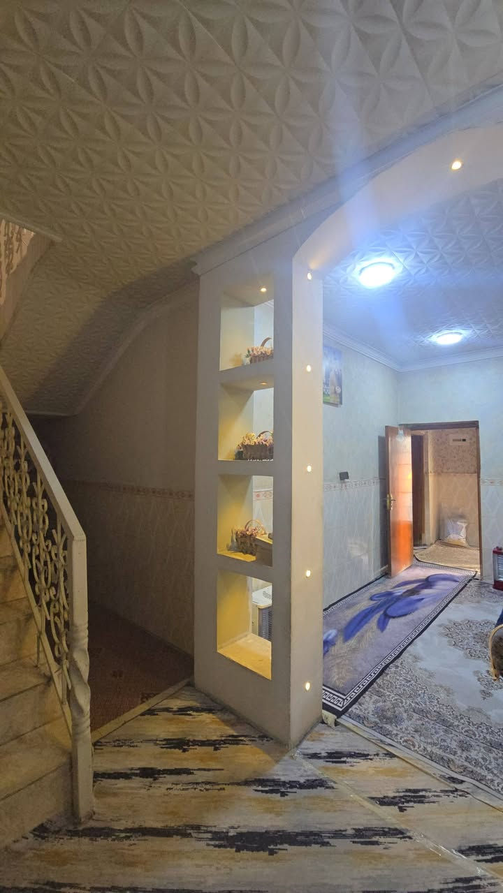 سلام عليكم دار للبيع ملك صرف 
موقع ممتاز طويريج حي الشهداء كافه الخدمات 
مساحه ٢٢٠ متر واجها ١١ متر طابقين ٥ غرف نوم ٢ صالات 
صحيات عدد ٣ 
السعر السعر ٢٠٠ ملوين مع المجال 
الخدمات تبليط مجاري ماء كهرباء 
عنوان الدار كربلاء طويريج حي الشهداء قرب دائره البلديه الجديده 
مكتب عقارات ابو امير 
***********
