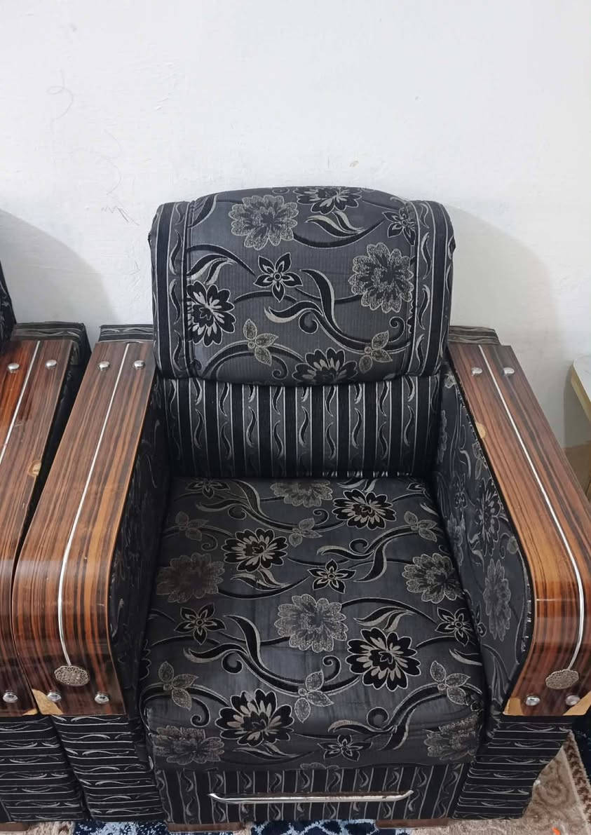 تخم 10مقاعد كلشي مابي ..يرادلة فقط تنظيف للبيع ب125 بي مجال 

عنوان التحرير الفلكة الاخيره


**إذا كنت صاحب هذا الإعلان وتريد حذفه لأي سبب، رجاءا أرسل رسالة إلى الدعم الفني**