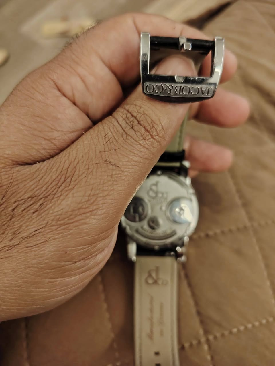 ساعة جايكوب اند كو كوبي ماستر تجي دبل سير بطارية كوارتز استعمال شخصي نضافه ٩٥ السعر ١٥٠


**إذا كنت صاحب هذا الإعلان وتريد حذفه لأي سبب، رجاءا أرسل رسالة إلى الدعم الفني**