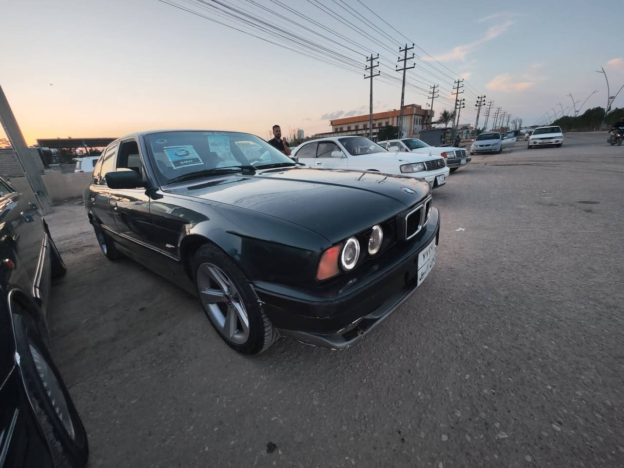 السلام عليكم BMW حجم 525  مسكر  رقم اربيل سنوي منتهيه سياره نظيفه وما بيهه اي نقص مصبوغه عام للجماليه بدون اي حادث فقط اكو شخوط بسيطه صفحة الراكب موضحه بالصور  وبيه غرامات 8 ورقات  انزلهن من سعرها للبيع بسعر 50 ورقه وبيه مجال للشراي  العنوان بصرة قضاء المدينه للاستفسار هذا رقمي بيه واتساب  *********** .
