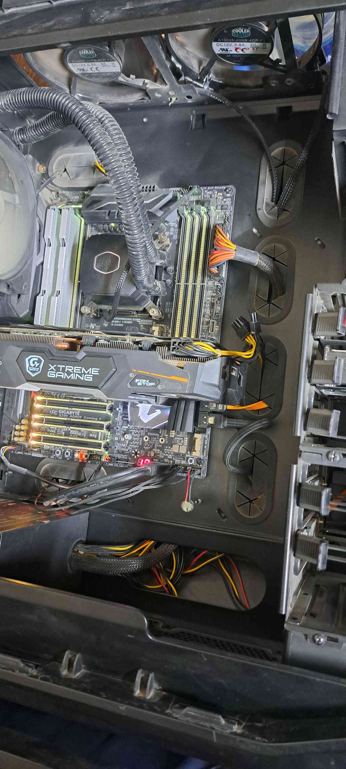 كيس تجميعه للمونتاج والالعاب بمعالج كوراي 7

المعالج  Intel Core i7-7800X

تبريد مائي كولر ماستر 120 m

الرام 16 كيكا ddr4

المذربورد gigabyte aorus x299 gaming 7

الهاردات  ssd 256 gb - hdd 500 gb

كرت الشاشة gtx 1060 6gb gigabyte aorus

البور سبلاي thermaltake 550w

الكيس cooler master full atx case

الكيس بي25 لعبة قوية مثل Marvel's Spider-Man 2

سعر الكيس 400 الف رقمي ***********

بغداد شارع الصناعه لايوجد توصيل
