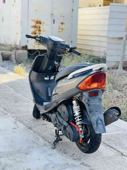 لبيع دراجه مال رمبه كفره ابيض موجود دراجه مزوده اصلي طالع من بغداد وصل مالته موجود طالعه بمليون و١٠٠ وتزويد تعرفون سعره وشراي يتصل وبخدمته مستعجل عليه ***********
