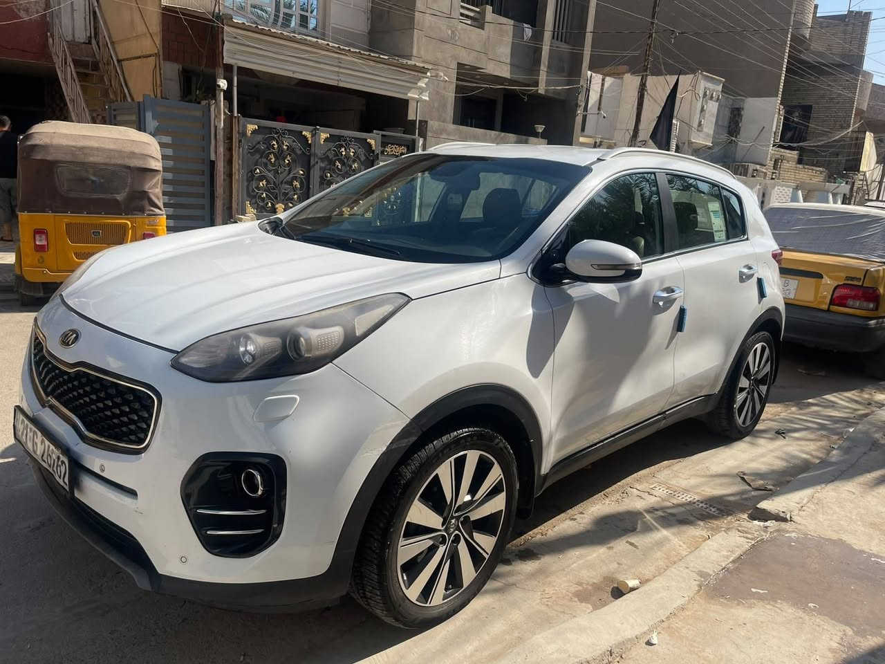 سبورتج 18
خليجي بدون صبغ فقط بارد قليل وسونار موجود  وداخل عسلي
ماشيه 134 شاشه وكامرا وحساس امامي خلفي  محرك دوش رقم سيلمانيه بسمي مكانه بغداد للاتصال ***********
